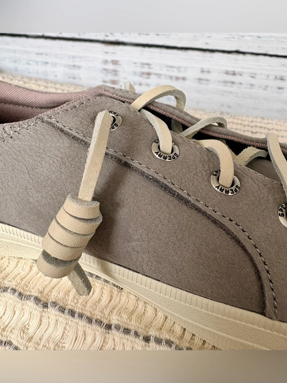 Sperry crest vibe